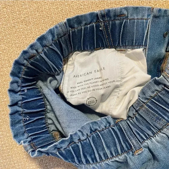 American Eagle 6 Baggy Mom Jean in Blue Street Elastic Waist - Picture 2 of 8